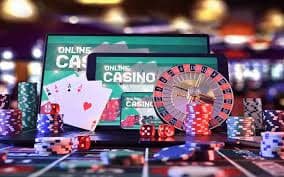 mobile live casino guide scene for app 500 users browsing on a phone
